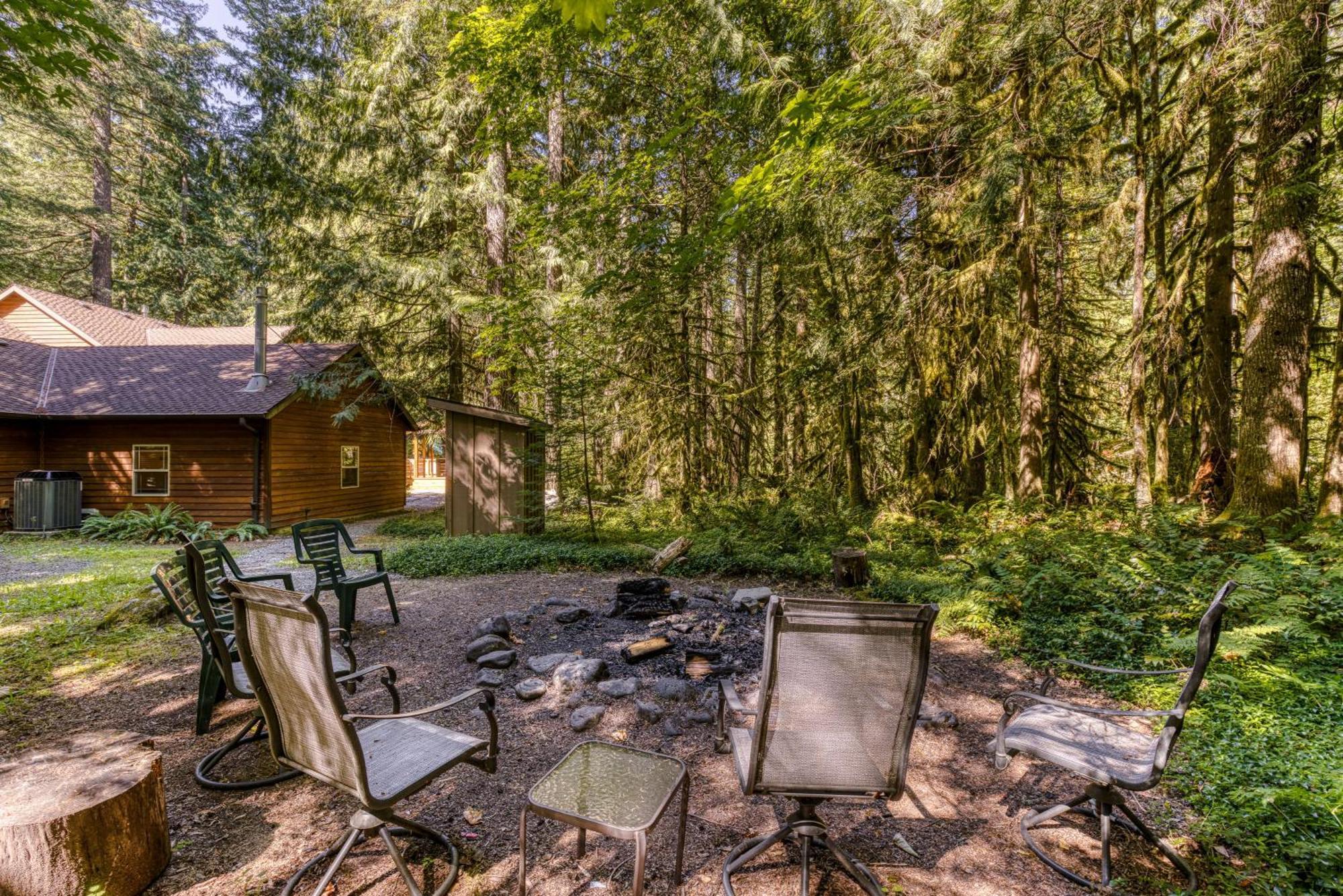 Salmon River Lodge Welches Bagian luar foto