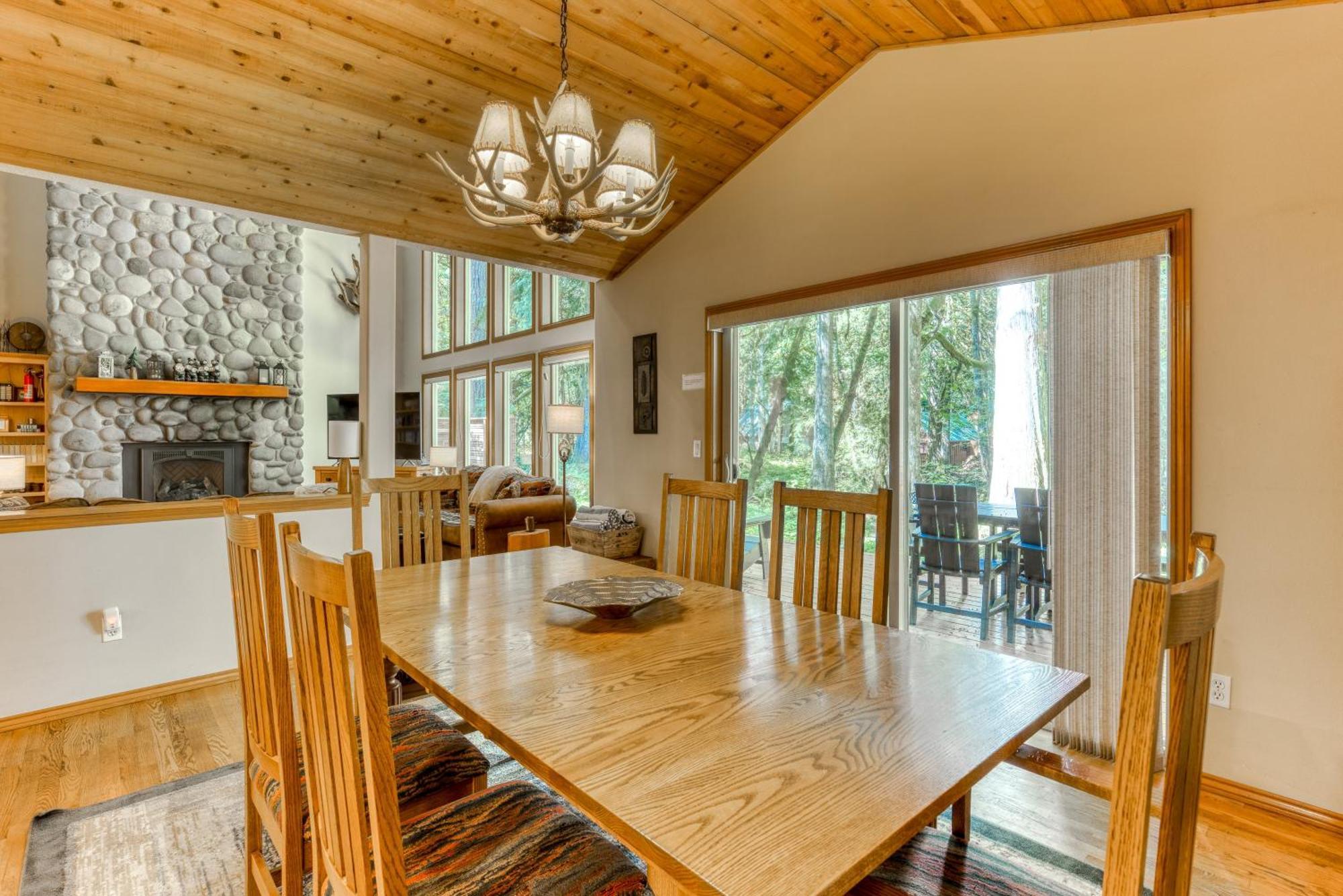 Salmon River Lodge Welches Bagian luar foto
